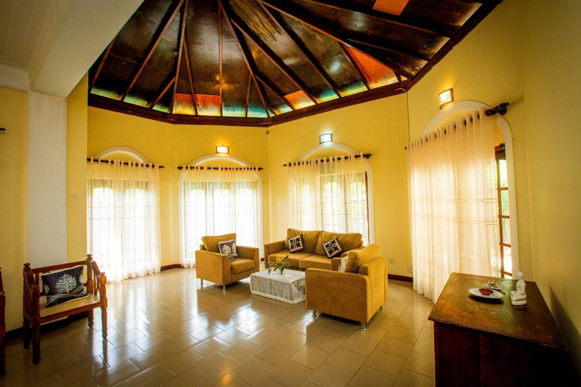 Sunbloom Inn แคนดี้ ภายนอก รูปภาพ