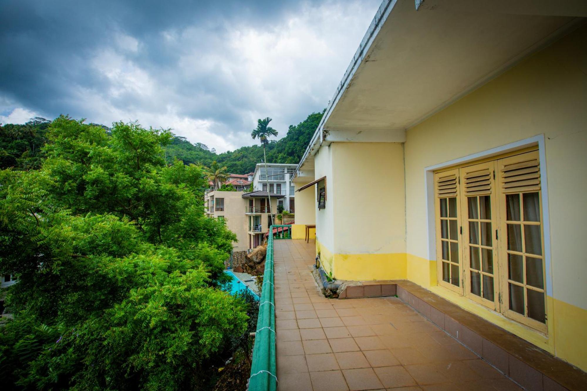 Sunbloom Inn แคนดี้ ภายนอก รูปภาพ