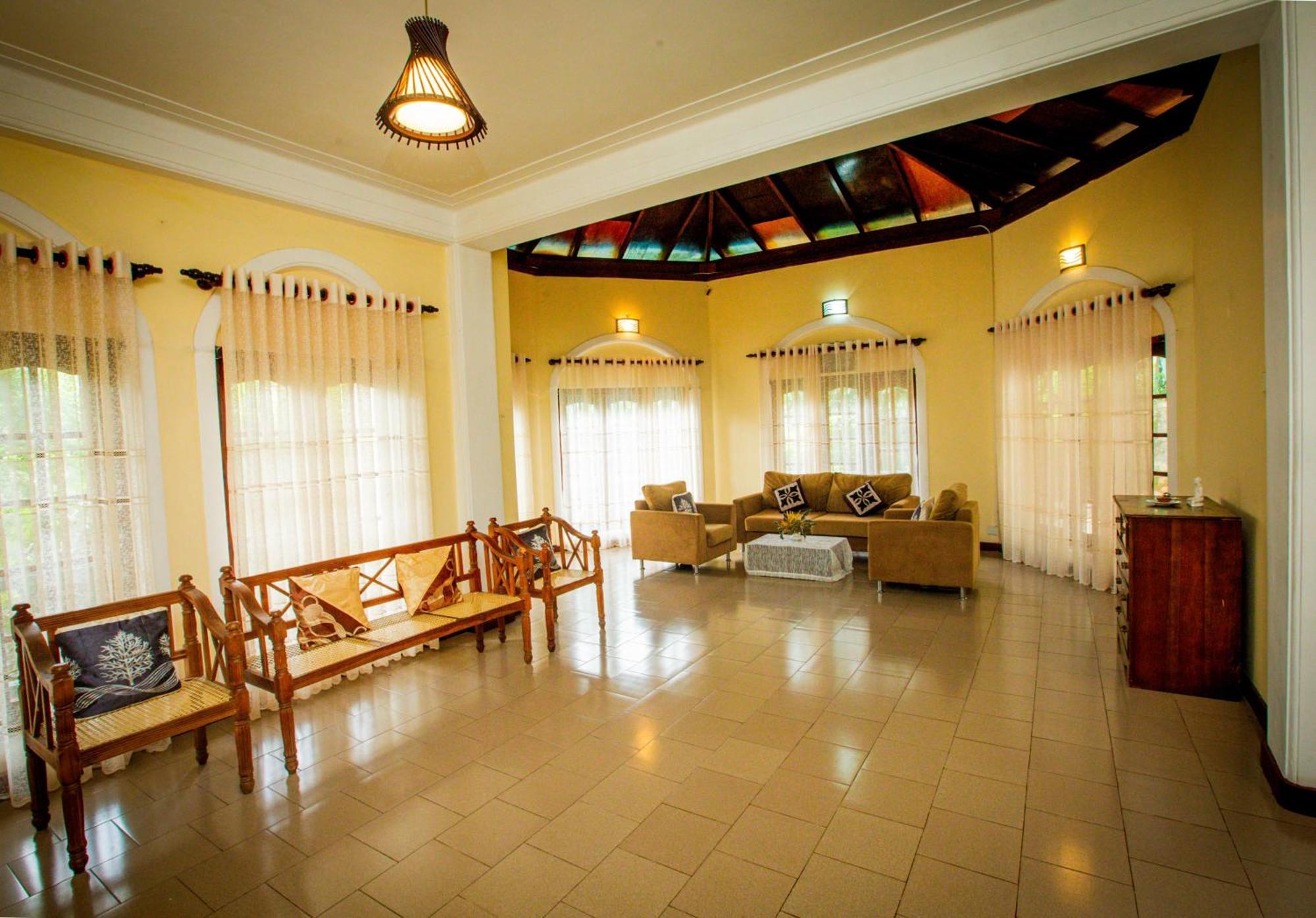 Sunbloom Inn แคนดี้ ภายนอก รูปภาพ