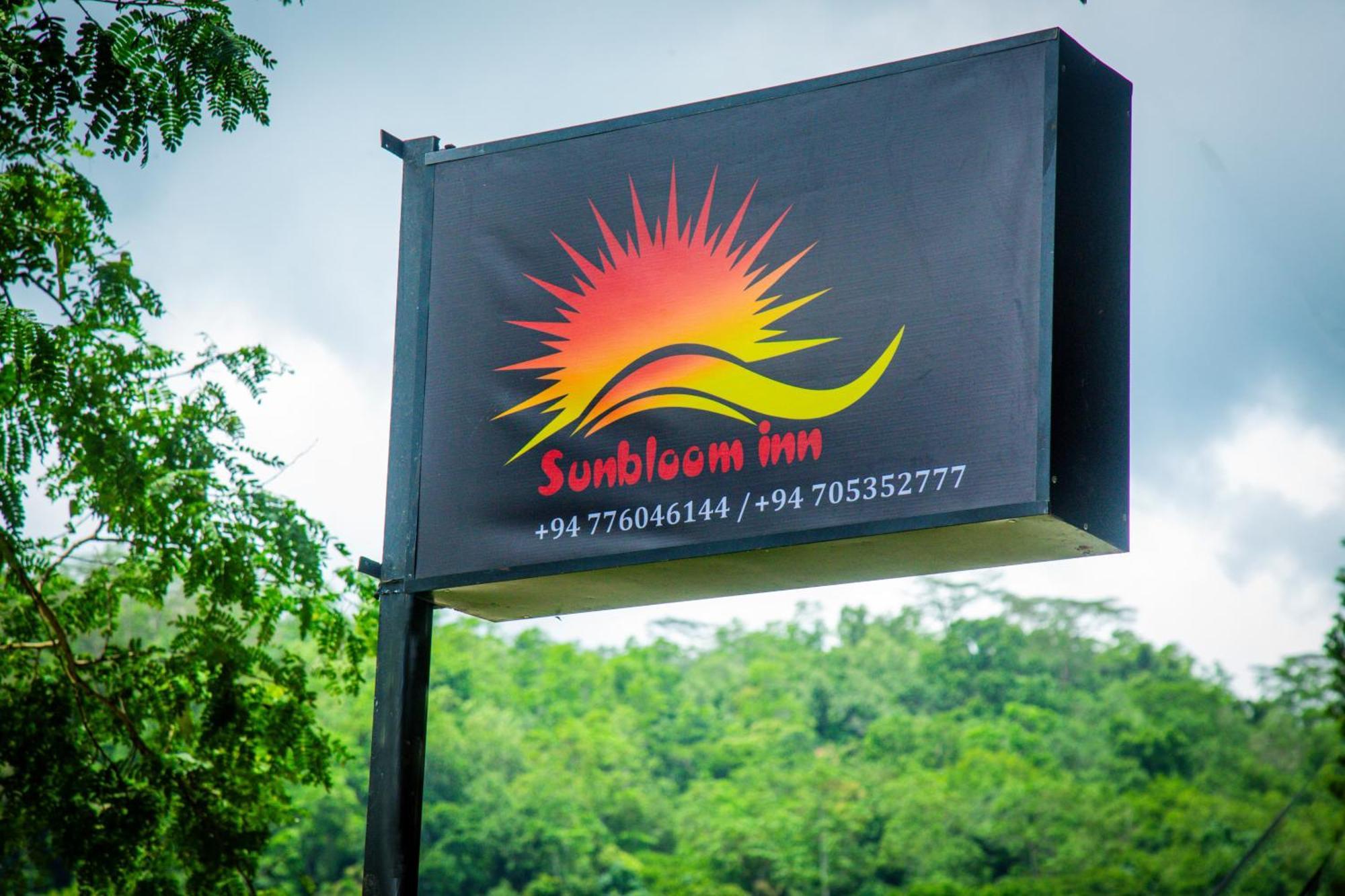 Sunbloom Inn แคนดี้ ภายนอก รูปภาพ
