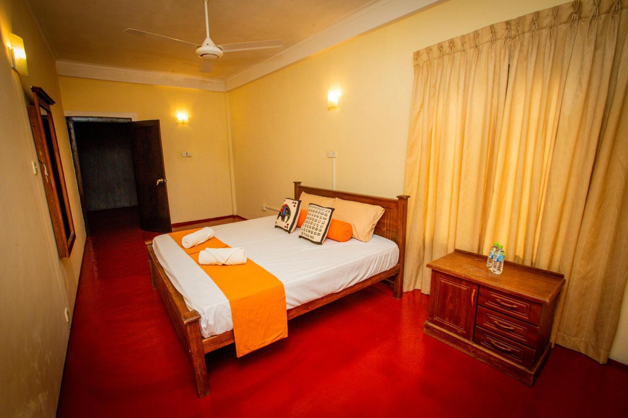 Sunbloom Inn แคนดี้ ภายนอก รูปภาพ