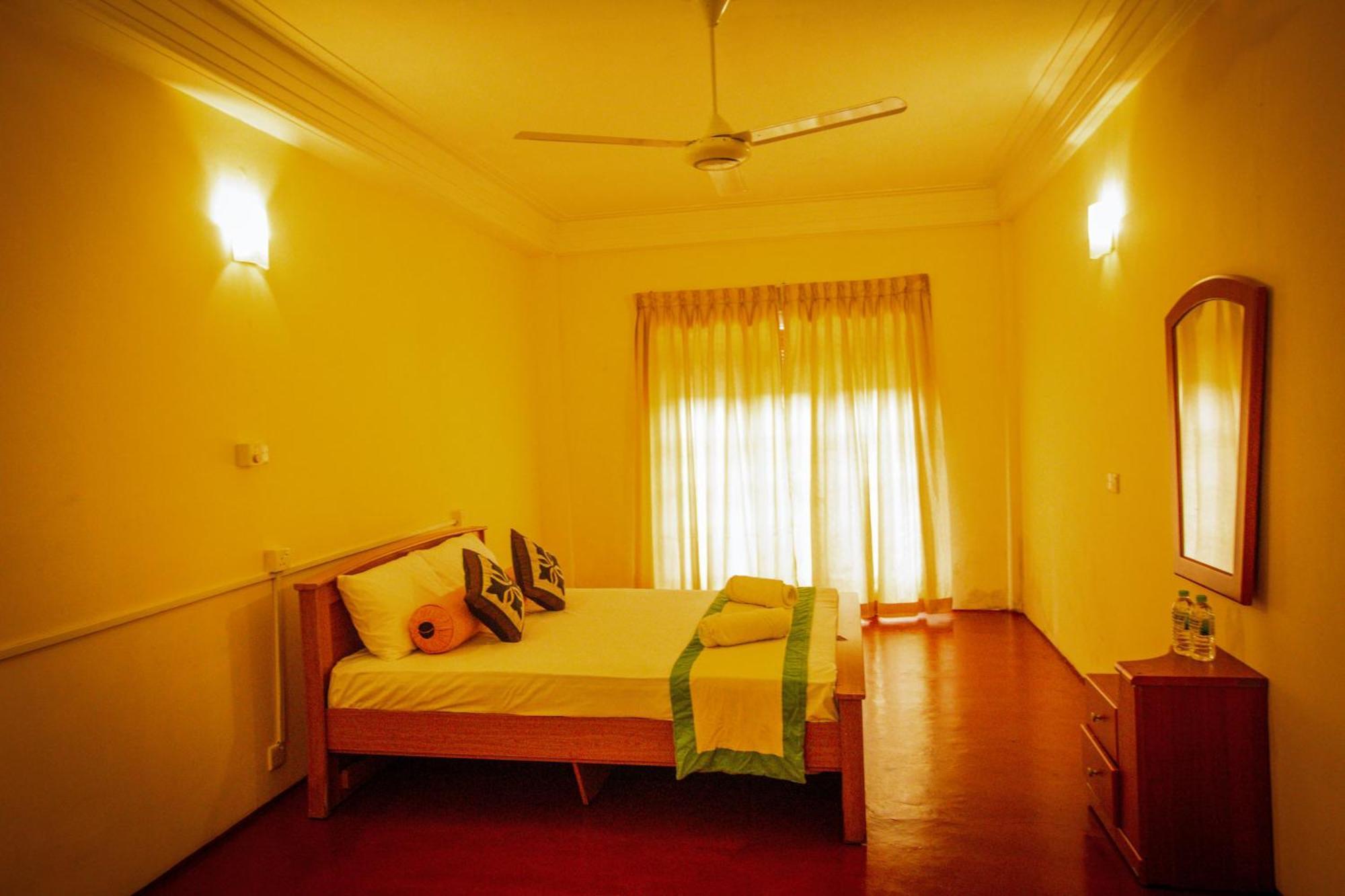 Sunbloom Inn แคนดี้ ภายนอก รูปภาพ
