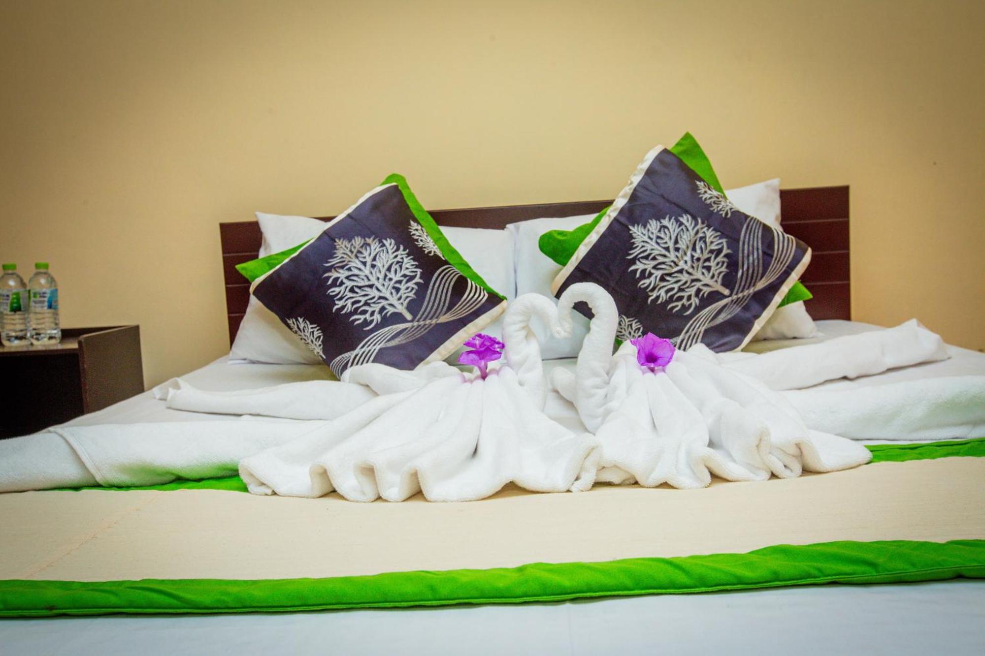 Sunbloom Inn แคนดี้ ภายนอก รูปภาพ