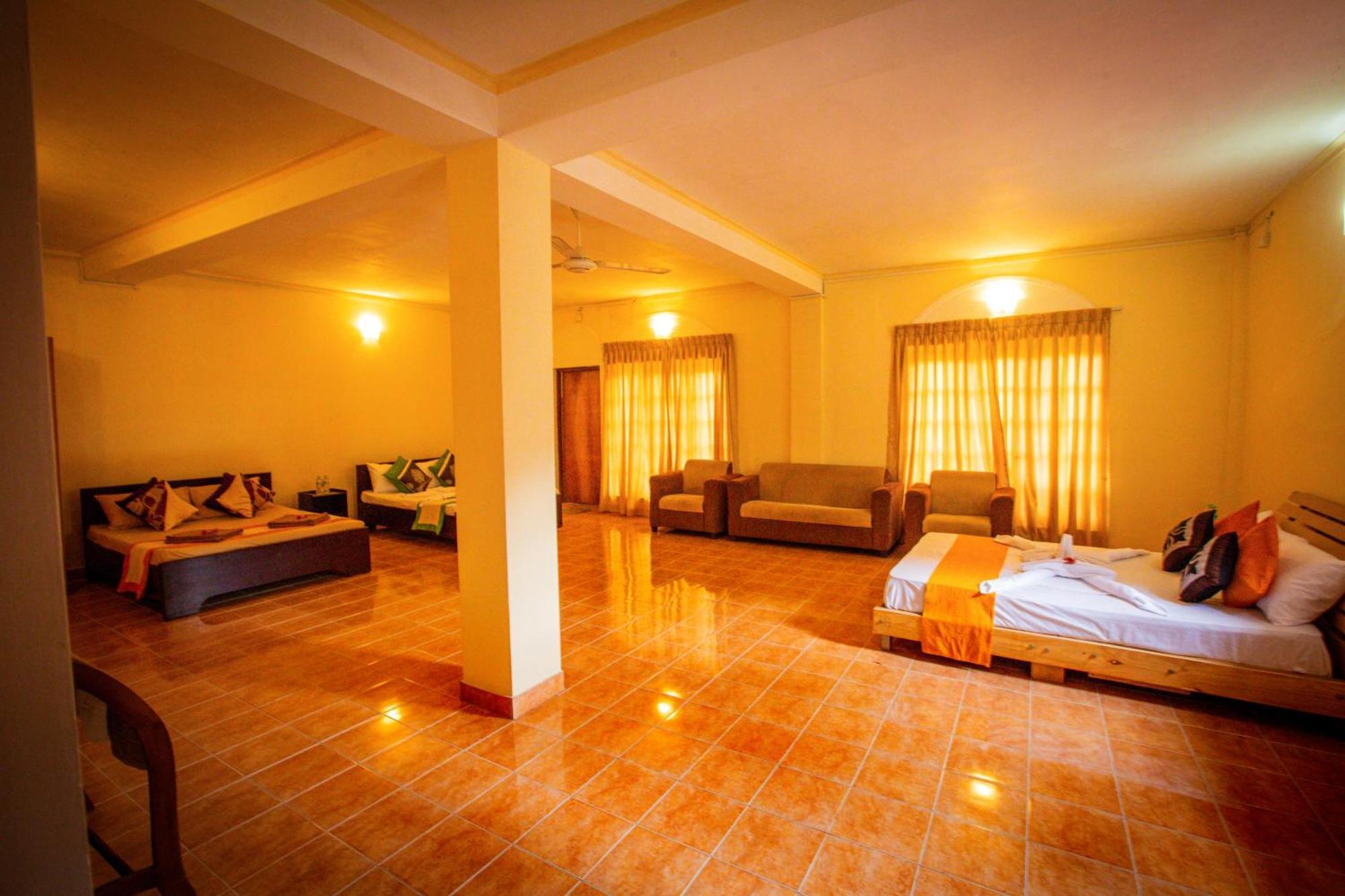 Sunbloom Inn แคนดี้ ภายนอก รูปภาพ