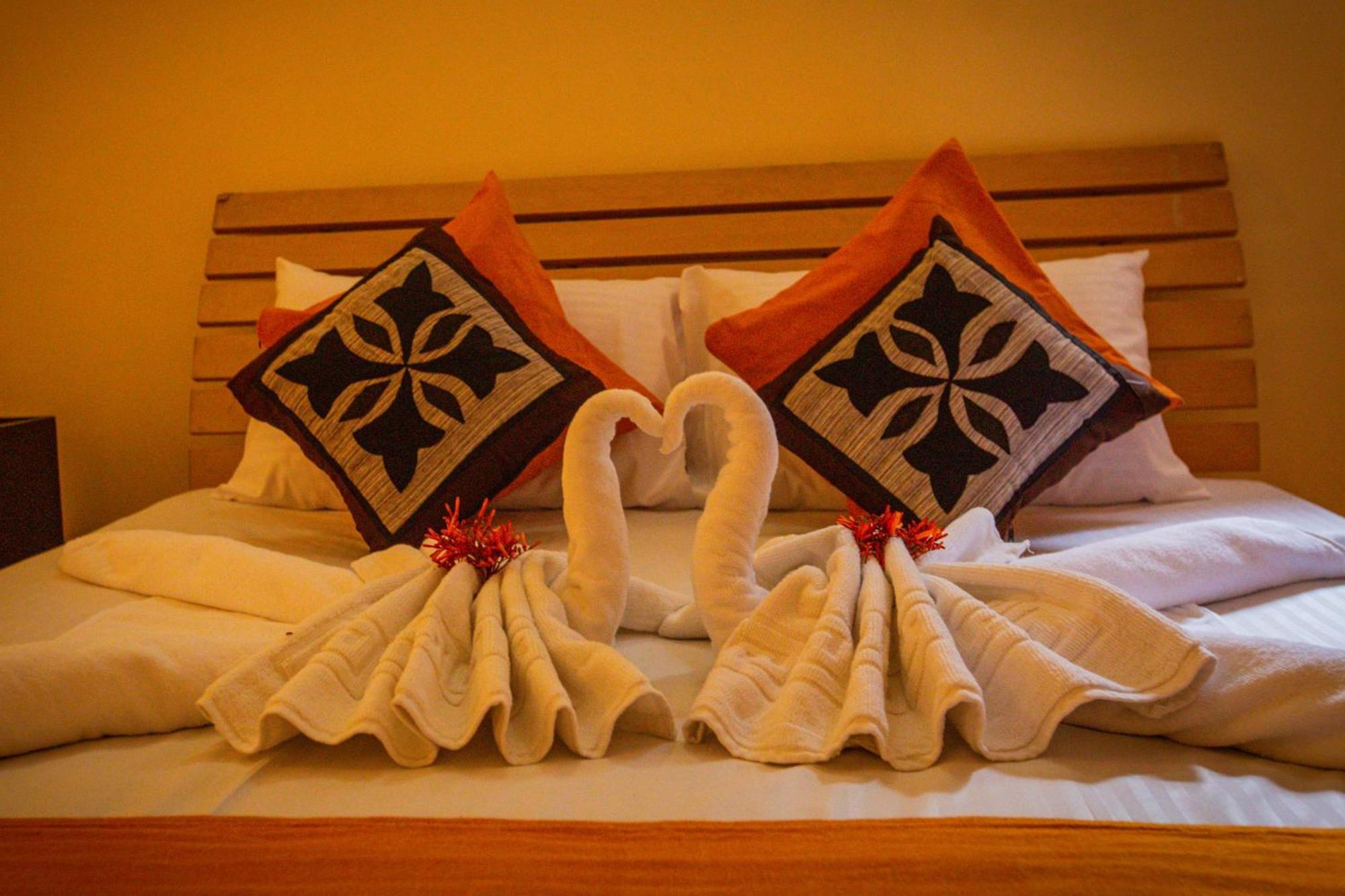 Sunbloom Inn แคนดี้ ภายนอก รูปภาพ