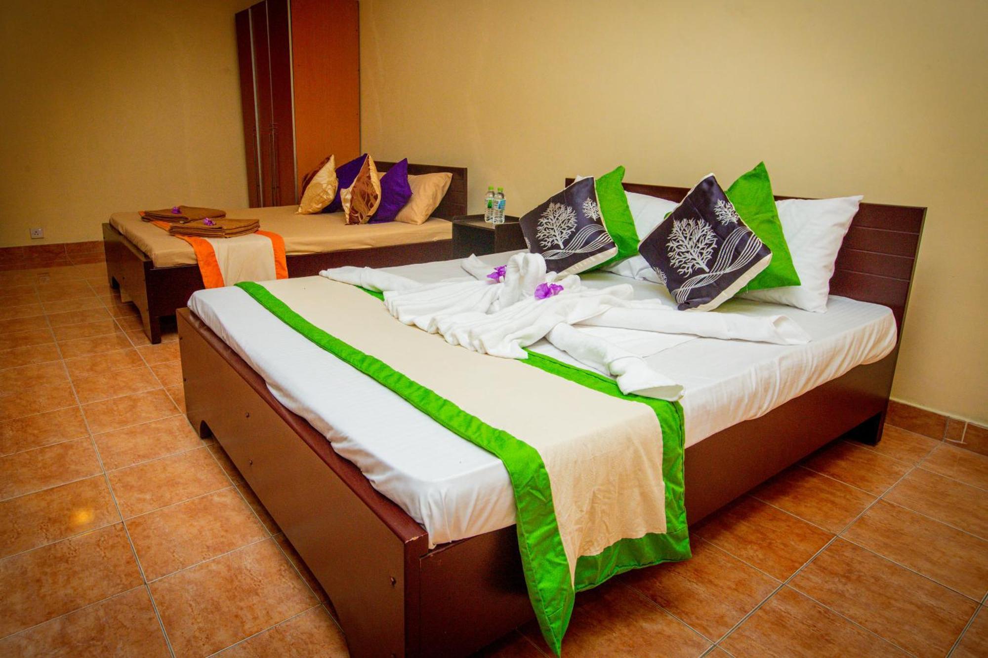 Sunbloom Inn แคนดี้ ภายนอก รูปภาพ