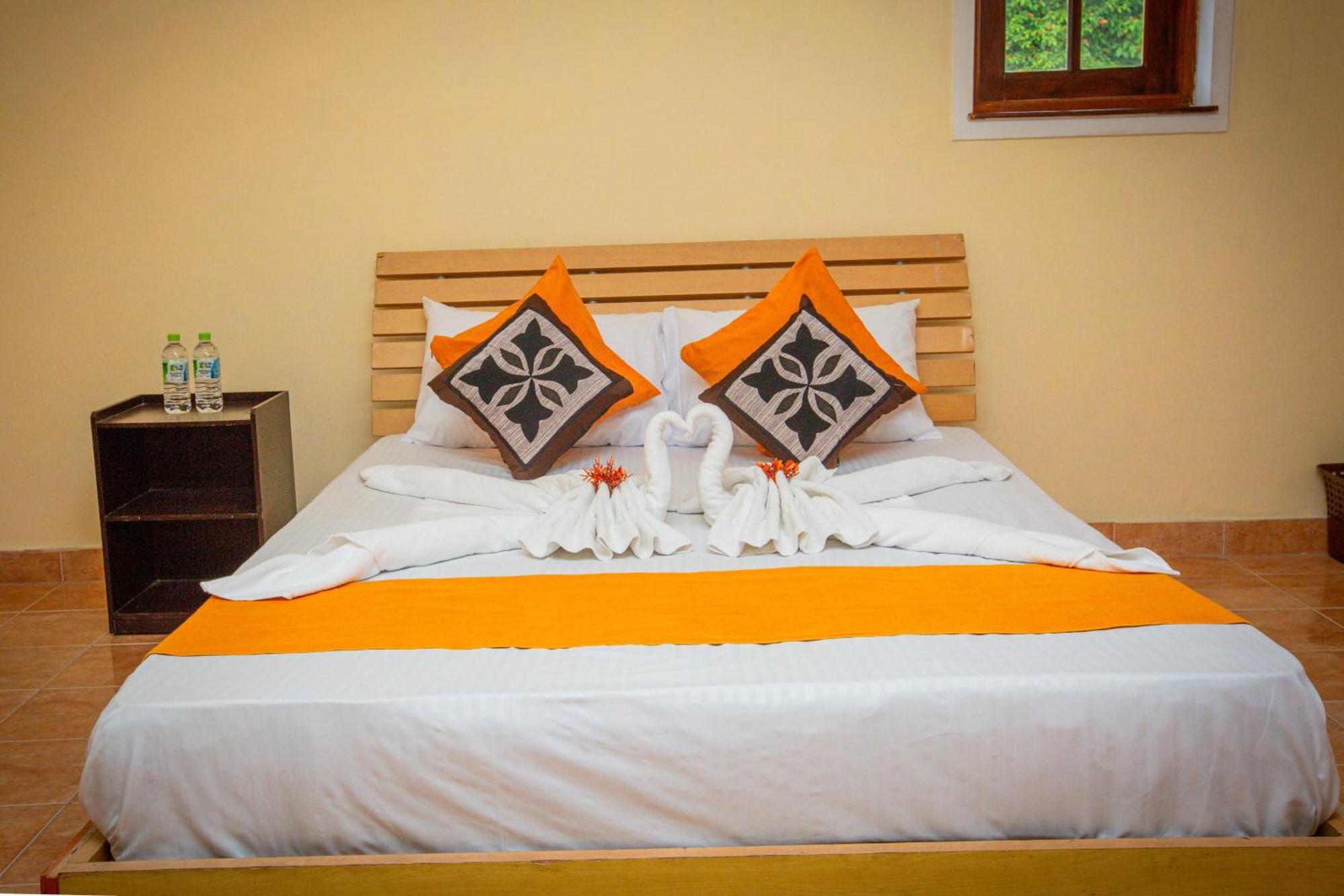 Sunbloom Inn แคนดี้ ภายนอก รูปภาพ