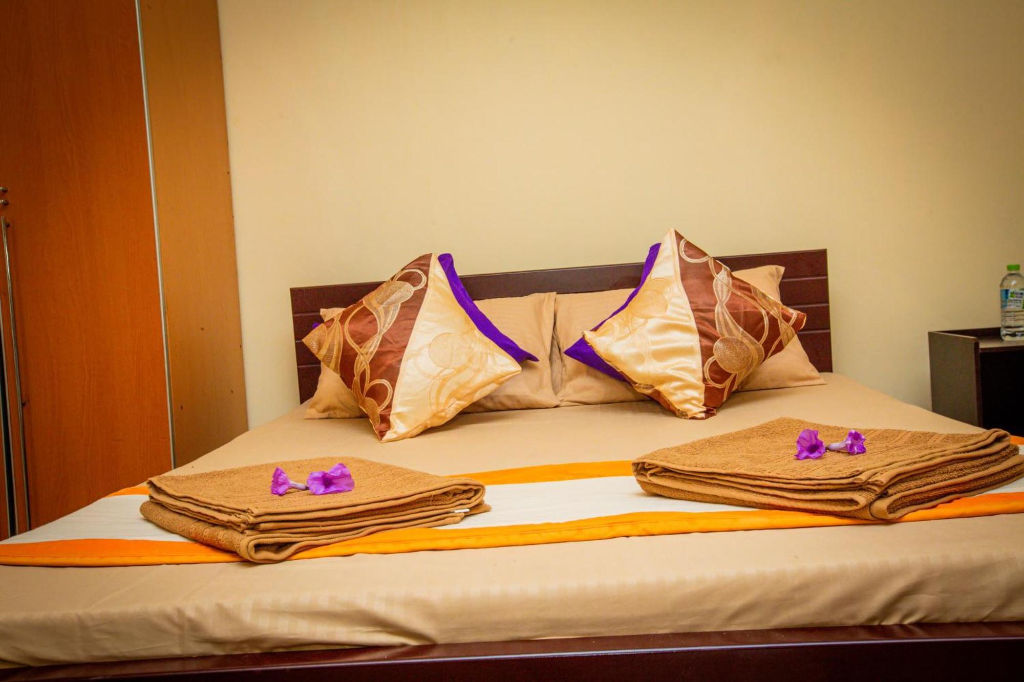 Sunbloom Inn แคนดี้ ภายนอก รูปภาพ