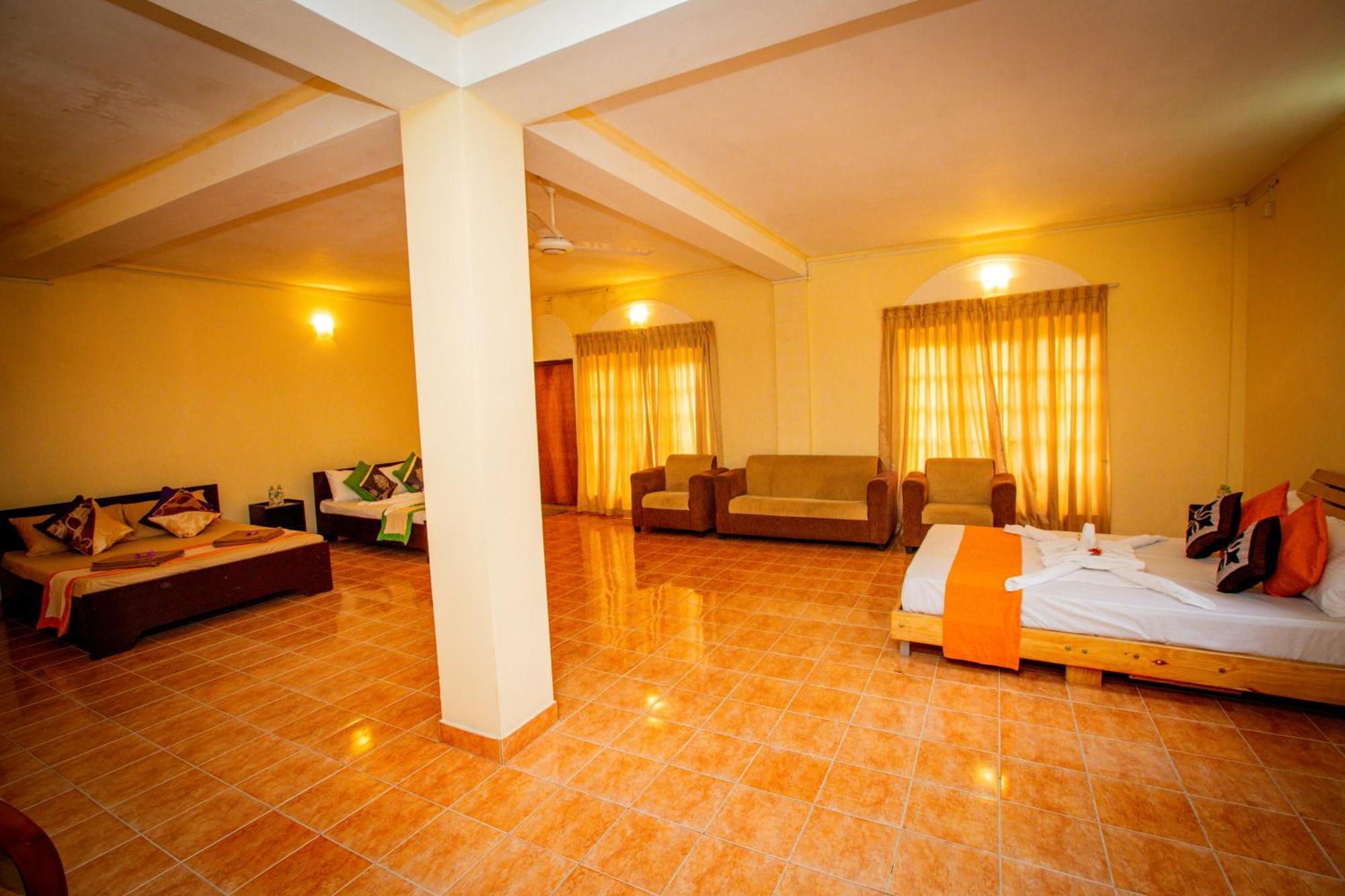 Sunbloom Inn แคนดี้ ภายนอก รูปภาพ