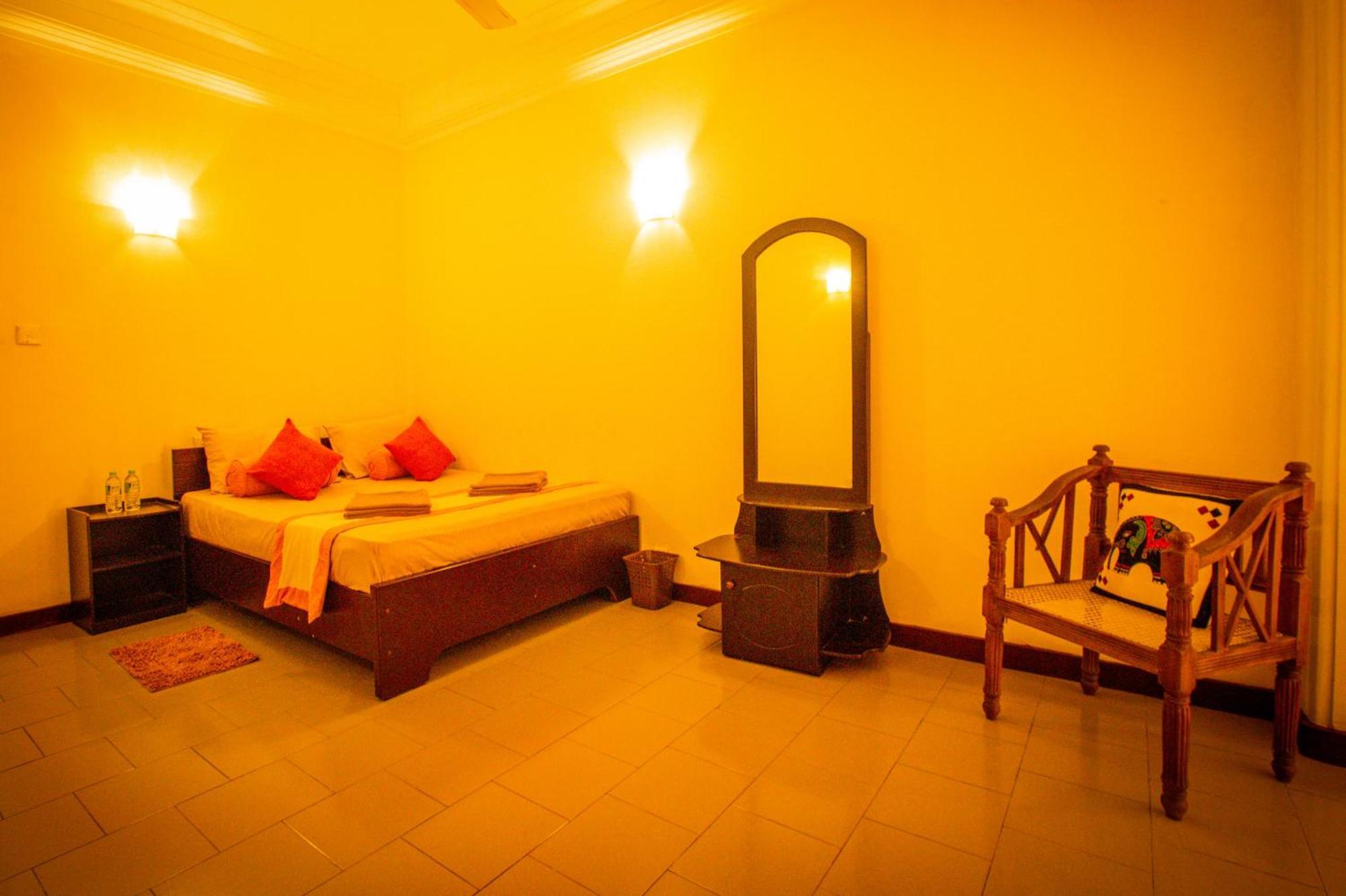 Sunbloom Inn แคนดี้ ภายนอก รูปภาพ