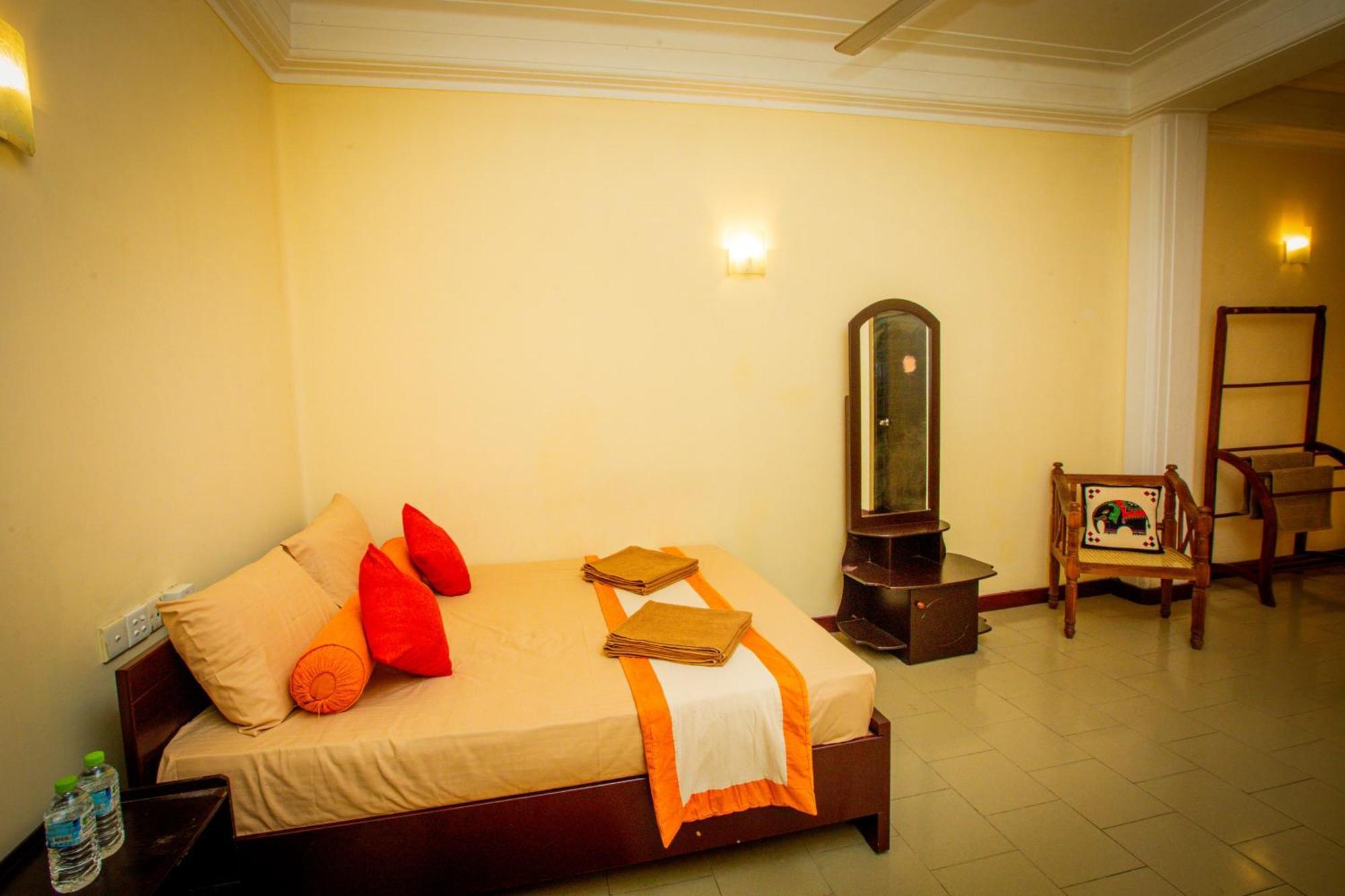Sunbloom Inn แคนดี้ ภายนอก รูปภาพ