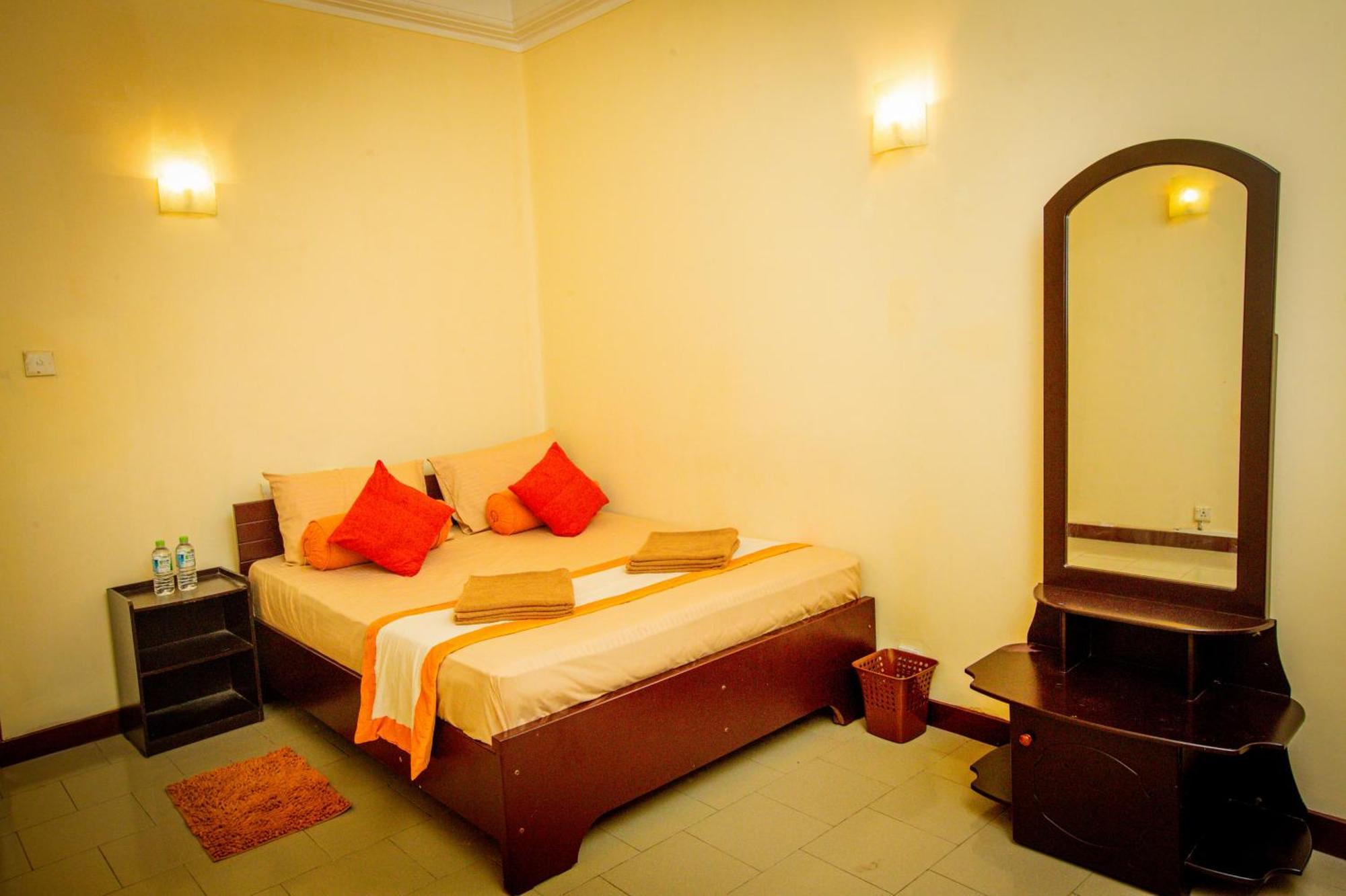 Sunbloom Inn แคนดี้ ภายนอก รูปภาพ