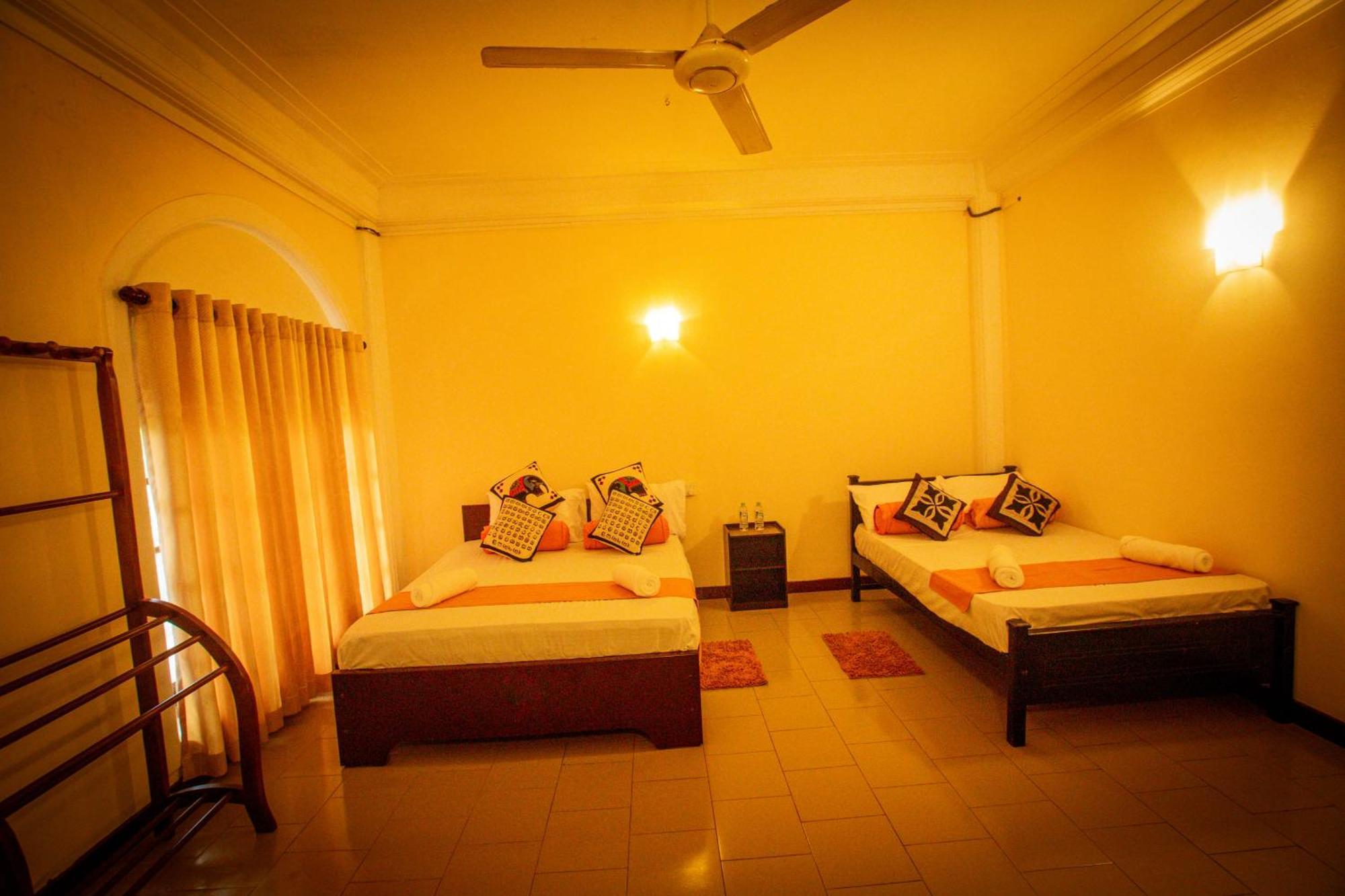 Sunbloom Inn แคนดี้ ภายนอก รูปภาพ